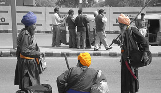 Inde : noir et blanc, couleurs indiennes
