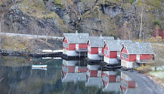 Flam : maisons au bord du Fiord