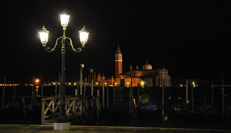 Venise by night