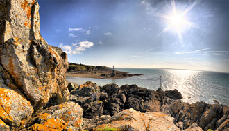 Vue sur le phare de Dahouët
