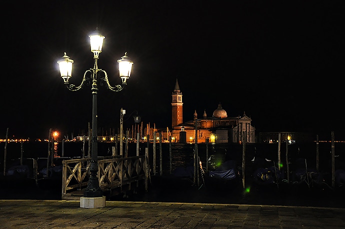 Venise by night