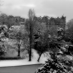 Les Buttes Chaumont sous la neige, Paris