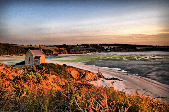 Chapelle et plage Saint-Maurice à Morieux