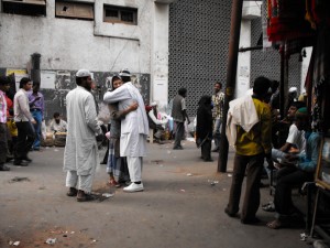 Jeunes hommes musulmans. Nizam ud-Din, Old Delhi.