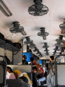 Système de ventilation à l'indienne... dans un train, ça surprend !