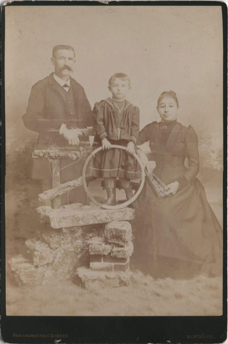 Edouard Buguet, pseudonyme C. Robert, photographe à Montargis